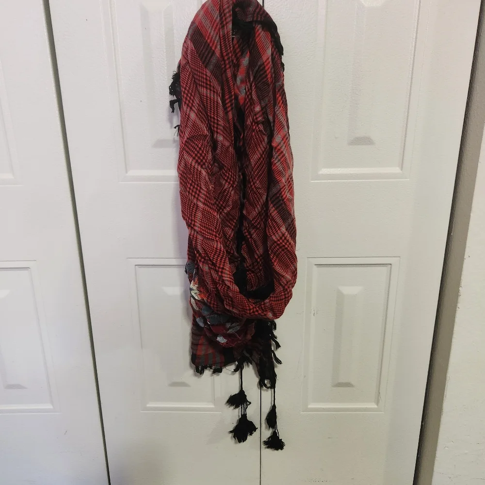 Scarf - Picture 1 of 3